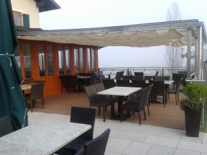 Terrasse - leider im Nebel - Buschenschank - Weingut Tinnauer - Gamlitz