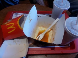 Zum Schluss bleibt immer ein Haufen Abfall ... - McDonald's - Wien