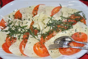 Büffel-Mozzarella mit Tomaten