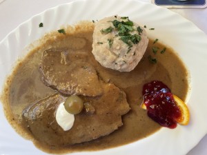 Hirschrahmschnitzel - Gasthaus zu den Linden - Gaaden