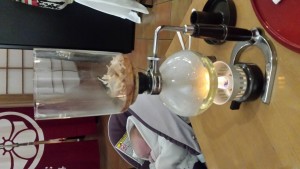 shiromisakana to hotate shinjo  siphon shitate
klare suppe mit gedämpfter mousse aus ...