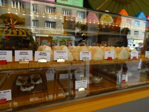 Vitrine mit Onigiri - Matcha Komachi - Wien