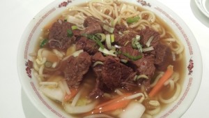 Eiernudelnsuppe mit Rindfleisch  - China Restaurant Lotos - Innsbruck