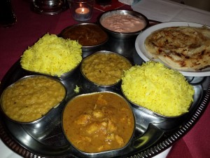 Currys, Safran Reis, Raita (Joghurt) und Parotta (Fladenbrot) - Curry-Insel - Wien