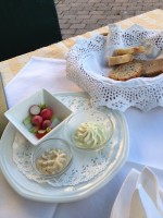 Gedeck: Schmalz, Kürbiskern, Brot - Landhotel Restaurant Hubinger - ETMIßL