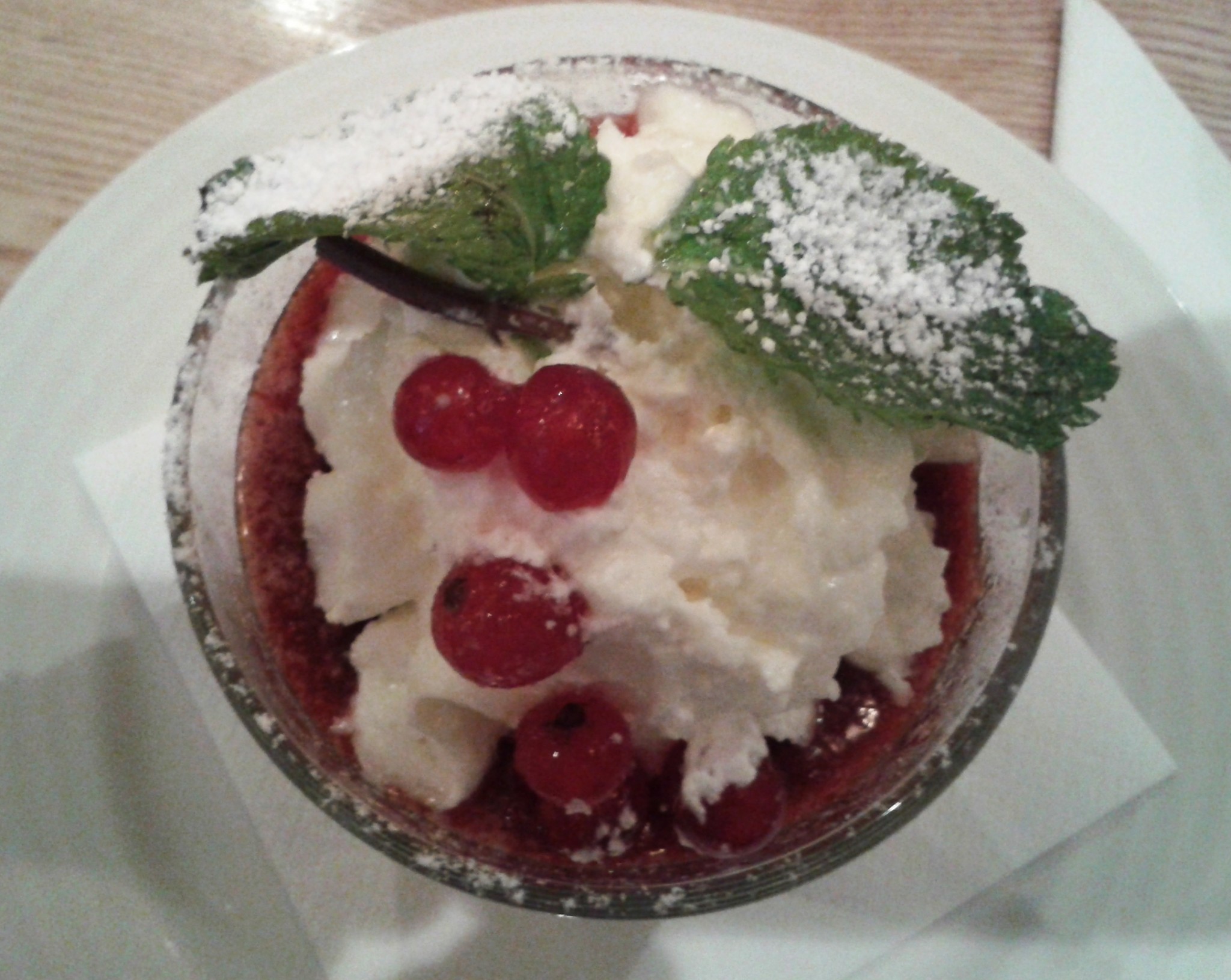 Sixta - Schokomousse auf Erdbeerspiegel (EUR 4,80) - Sixta - Wien