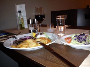 reichhaltiges essen, beilagen und salat inkludiert - Restaurant Athos - Wien