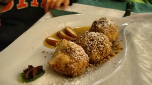 Topfenknödel sehr schön präsentiert! - Knödelzeit - Passail