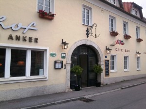 Zum goldenen Anker Lokalaußenansicht - Gasthof Zum Goldenen Anker - Hainburg