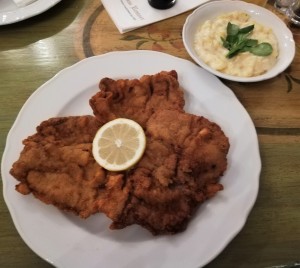 Kalbsleber gebacken einfach nur großartig, dazu der beste Mayonnaisesalat den ich kenne!