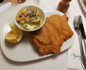 Jubiläumsschnitzel mit einem grandiosen Erdäpfelsalat