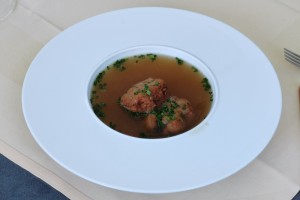 Rindsuppe mit Kaspressknöderl - ganz ausgezeichnet - NockenToni - Bad Ischl