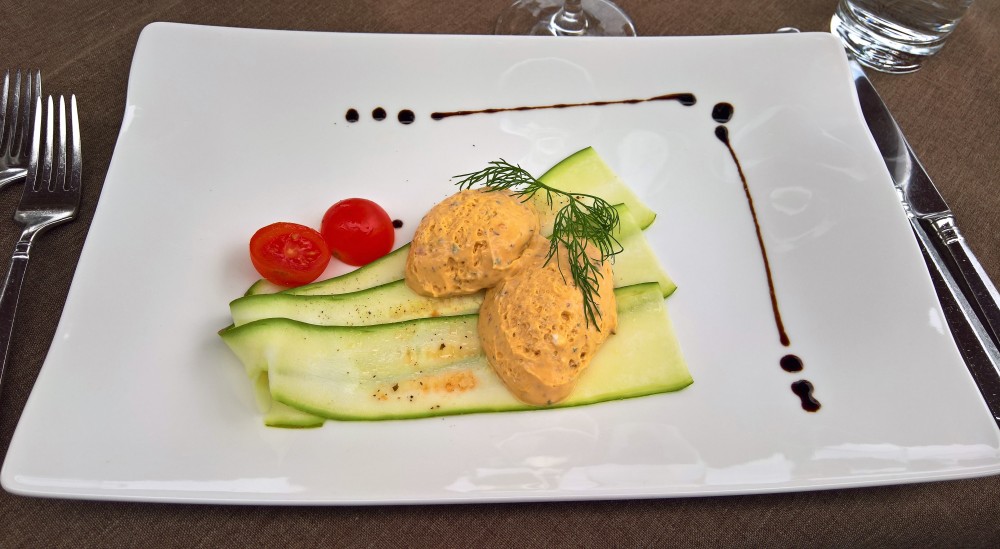 Zucchini Carpaccio / Paradeiser-Rucolamousse - Burgrestaurant Gebhardsberg - Bregenz