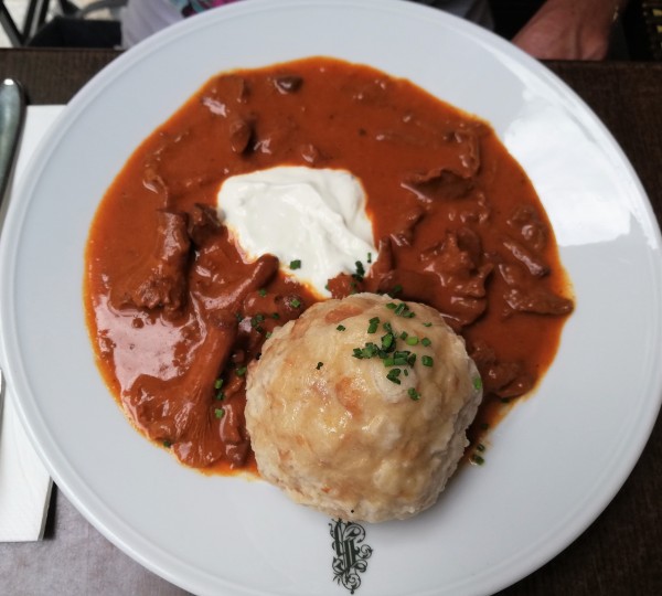 Eierschwammerlgulasch sehr gut, vielleicht eine Brise Salz zu wenig..... ... - Heidenkummer - Wien