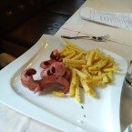 Grillwürstel mit Pommes (Kindergericht) - Meilinger Taverne - MITTERSILL