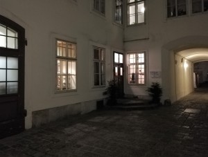 Der Eingang im Hinterhof - Geschmacks Tempel - Wien