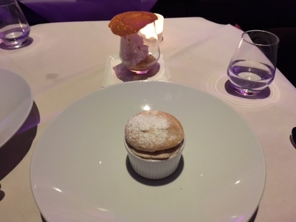 Zimt - Soufflé
mit Calvados Äpfeln und Mascarpone - Albertina Passage - Dinner Club - Wien