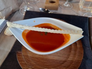 Fruchtige Tomaten-Basilikum-Cremesuppe mit Kräutergrissi - Garten Hotel Ochensberger - St. Ruprecht an der Raab