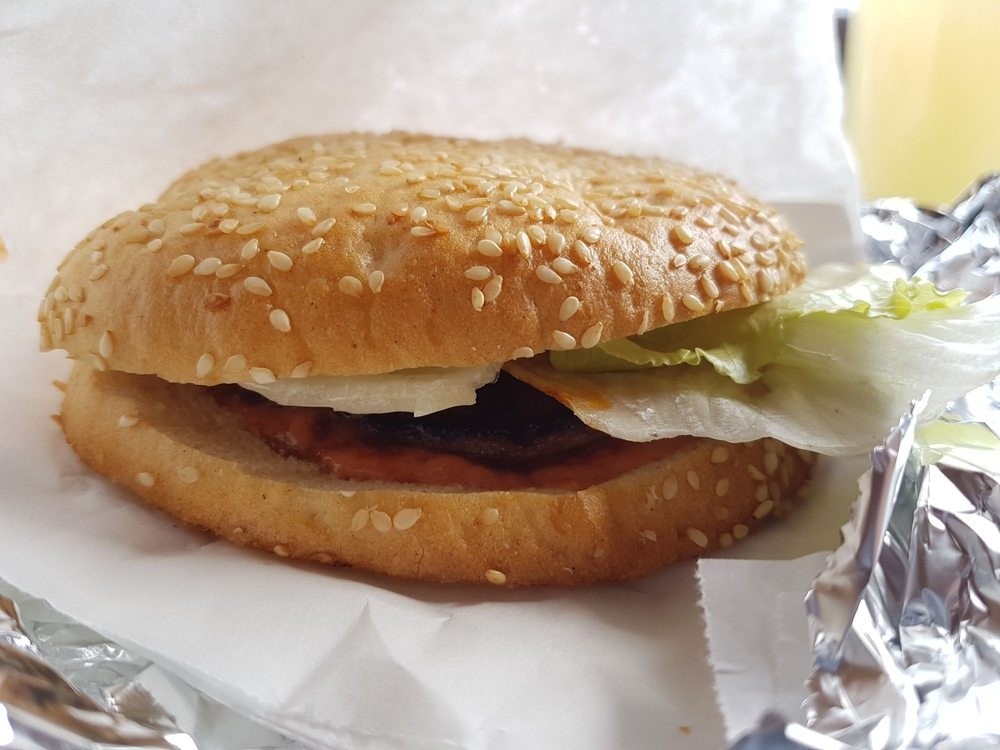 Der kleine Burger kostete wenn ich mich nicht täusche 5,50 wie hier am Bild. ... - Wagyu Burger am Biohof Leitner - Thalgau