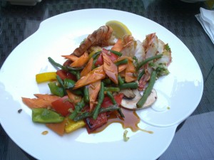 Spezialitäten Clip: 3 Stk. Garnelen mit Gemüse + Japanischer Teriyaki Sauce ... - Didi Chen's World of Asia - Graz-Seiersberg