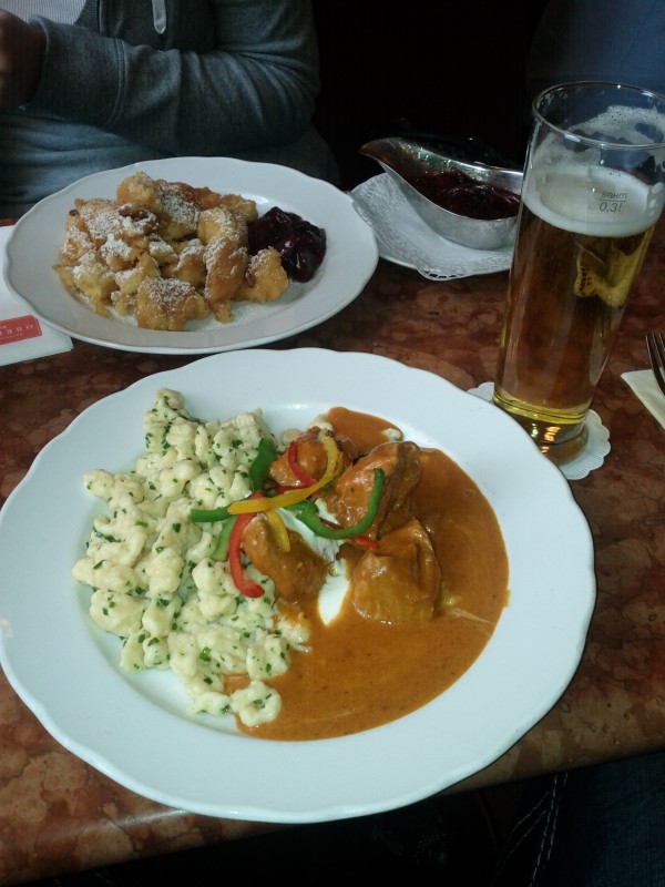 Kaiserschmarren mit Zwetschkenröster und Rahmgulasch mit Nockerl - Kurkonditorei Oberlaa - Wien