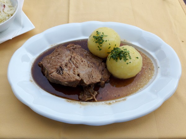 Schweinebraten mit Gummiknödel - Hopferl - Das Stadtwirtshaus - Gmünd