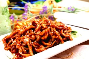 Hauptspeise: gebratene Schweinestreifen mit Peking Sauce