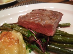 Flap Steak mit Fisolen und Gratin - TERRA ROSSA - Wien