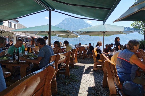 Trawögers Fischgrill - Blick auf den Traunstein - Trawöger-Dorfner﻿ Fischgrill - Altmünster