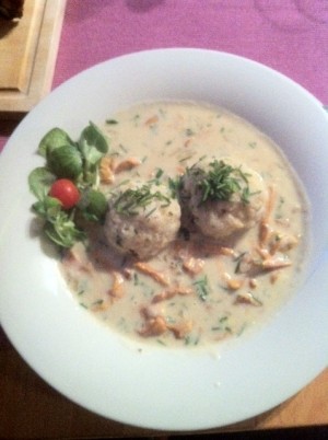 Eierschwammerlsauce mit Knöderl