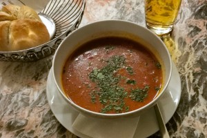 Diglas Schottenstift - Gulaschsuppe - herzerfrischend - Cafe Diglas im Schottenstift - Wien