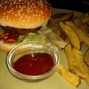 Irish Pub Four Bells Chili Burger with homemade Fries - Four Bells - Wien