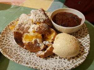 Kaiserschmarrn mit Zwetschkenröster und Mousse