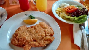 cordon bleu - Heurigenrestaurant Weinberghof - Niederrußbach