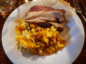 Surbraten und Schweinsbraten mit G´reste