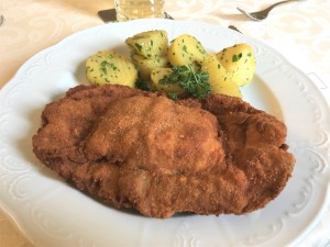 Cordon Bleu mit Petersilkartoffeln - Hotel Restaurant zur alten Post - Leibnitz