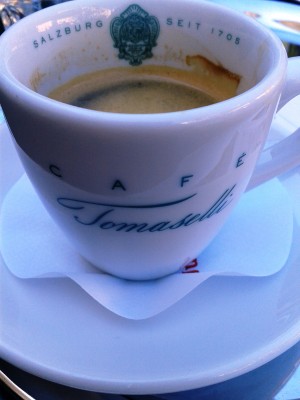 Café Tomaselli Salzburg - Kleiner Espresso (EUR 3,20)