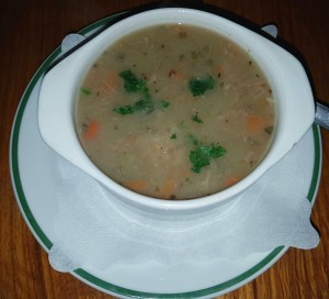 Geflügeleinmachsuppe mit Bröselknödel u. Karotten