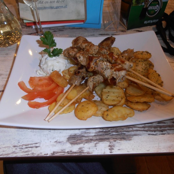 Souvlaki vom Schwein - Griechische Taverne Gyros - Wien