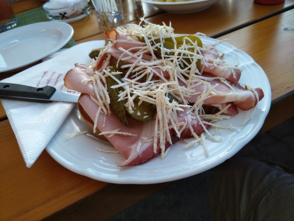 Schinkenbrot mit Kren - Heurigenrestaurant Apfelhof - Lutzsmannsburg