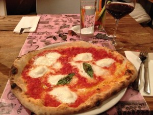 Pizza Margherita "del RE" (Mozzarella di bufala) - Pizzeria Riva - Türkenstraße - Wien