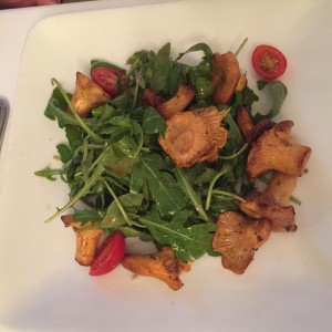 Salat mit sautierten Eierschwammerln - rosnovskyundco - Wien