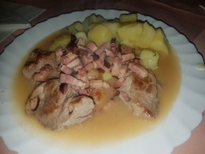 Schweinslungenbraten mit Salzerdäpfel und Speck - Donaudelta - Wien