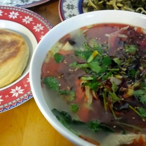 Hu Lu Tou. Nordwest-chinesische Spezialität, Schweinedarm mit Tofu, Glasnudeln und Judasohren in ...
