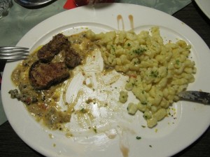 Bürgerteller - Schweinsfilet vom Grill auf Pfeffersauce und Butterspätzle 11,80 - Gasthaus Goldene Krone - Grein