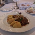 Zwiebelrostbraten mit Bratkartoffeln - Landhotel Restaurant Hubinger - ETMIßL
