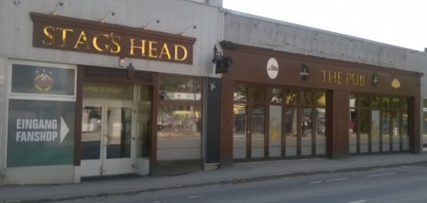 Das Lokalportal, hinter mir die Baustelle WESTSTADION :-) - Stag's Head - Wien