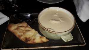 BASCHE
 
    Hühnerbrust mit Walnuss, Knoblauch Sauce und Gewürzen - ARAGWI - Wien