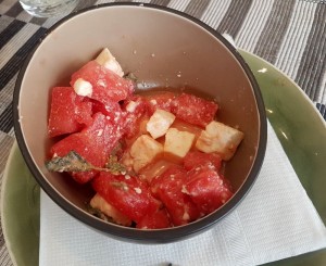 Vorspeise Melonen mit Schafskäse und Basilikum