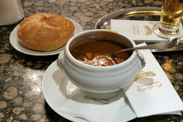 Cafe Schwarzenberg - Ungarische Gulaschsuppe - sehr gut - Schwarzenberg - Wien